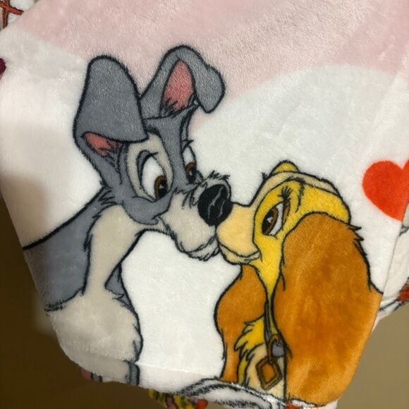 Disney Lady and The Tramp Pink White Valentine’s Day Pasta Heart Blanket NWT - Picture 5 of 5